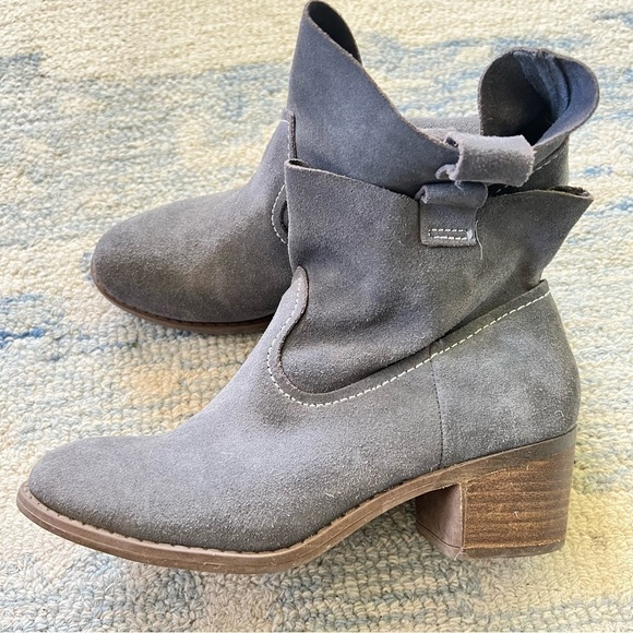 Carlos Santana Shoes - SUEDE CARLOS SANTANA GRAY SLOUCH BLOCK HEEL ANKLE BOOTIES SIZE 8